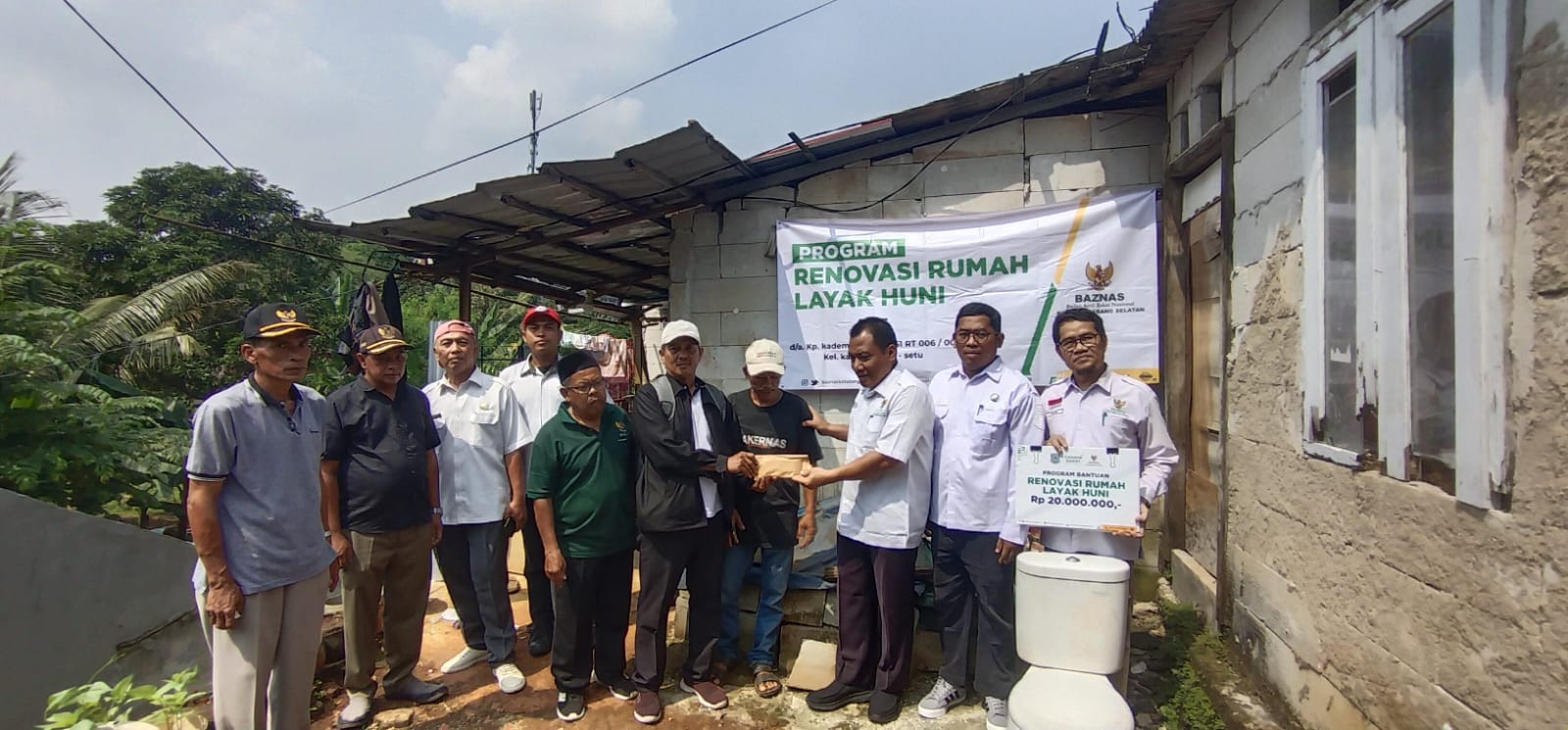 BAZNAS KOTA TANGERANG SELATAN BANTU RENOVASI RUMAH TIDAK LAYAK HUNI DI KECAMATAN SETU