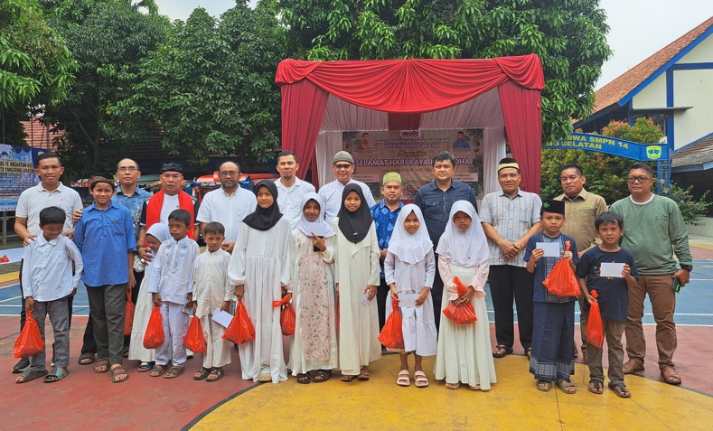 SEDEKAH DAGING DARI PELAJAR : GOTONG ROYONG SISWA SD KOTA TANGSEL WUJUDKAN KURBAN UNTUK SESAMA