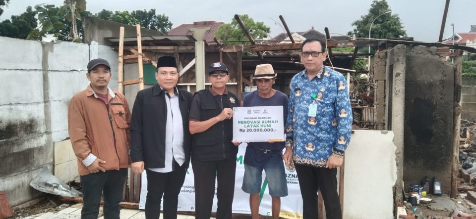 Bantuan Rehab Rumah Layak Huni untuk Warga Lengkong Gudang Bapak Sumpena