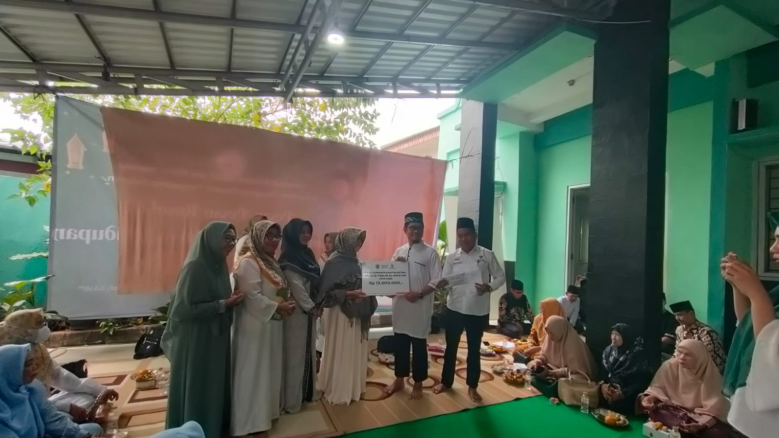 Solidaritas Kemanusiaan Majelis Taklim Al Hidayah Bantu Donasi Palestina