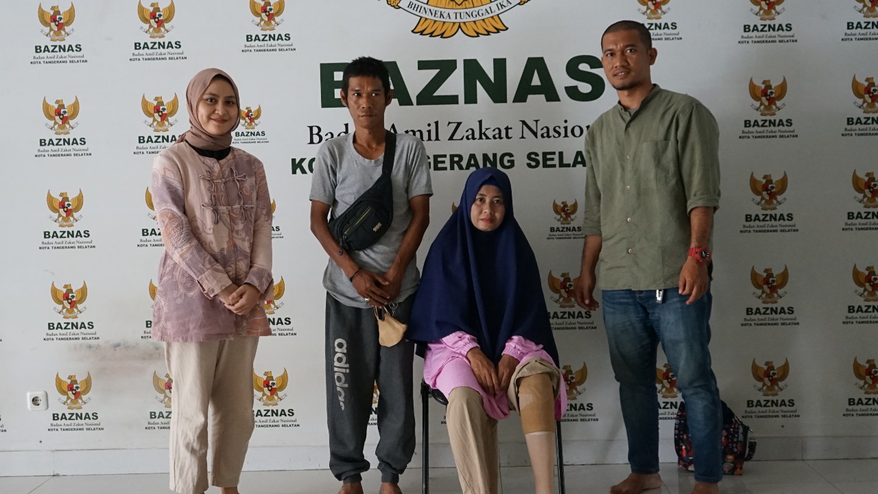 Langkah Baru untuk Ibu Septiana BAZNAS Kota Tangerang Selatan Serahkan Bantuan Kaki Palsu