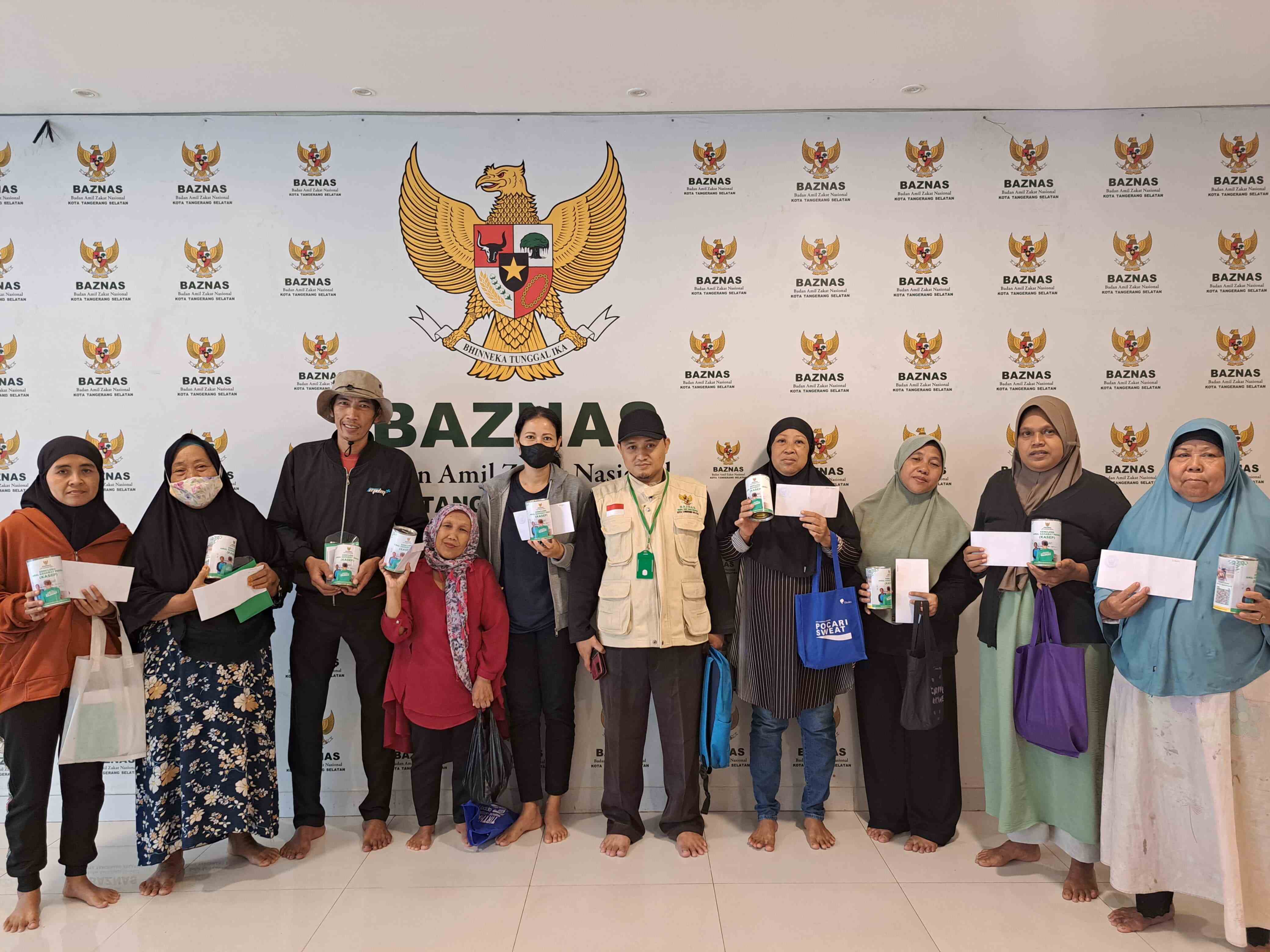 Program Pemberdayaan UMKM, BAZNAS Kota Tangerang Selatan Salurkan Bantuan Modal Usaha ke Warga Lengkong Gudang Timur