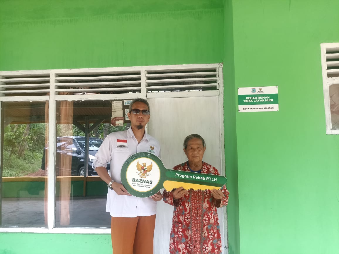 BAZNAS Kota Tangerang Selatan Serahkan Kunci Rumah Layak Huni di Kelurahan Jombang