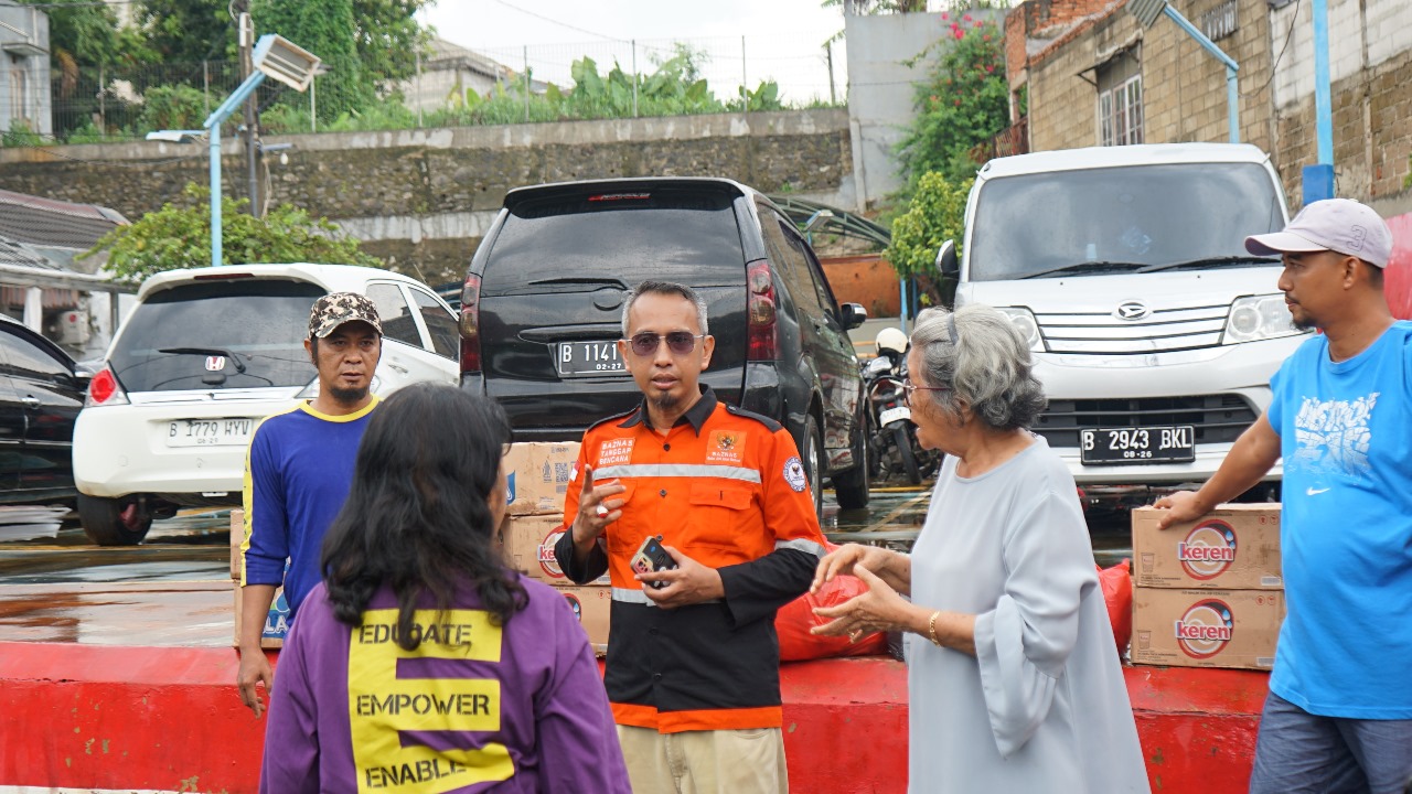 Baznas Tanggap Bencana Tangsel Bergerak Cepat, Salurkan Bantuan untuk Korban Banjir di Kecamatan Pondok Aren
