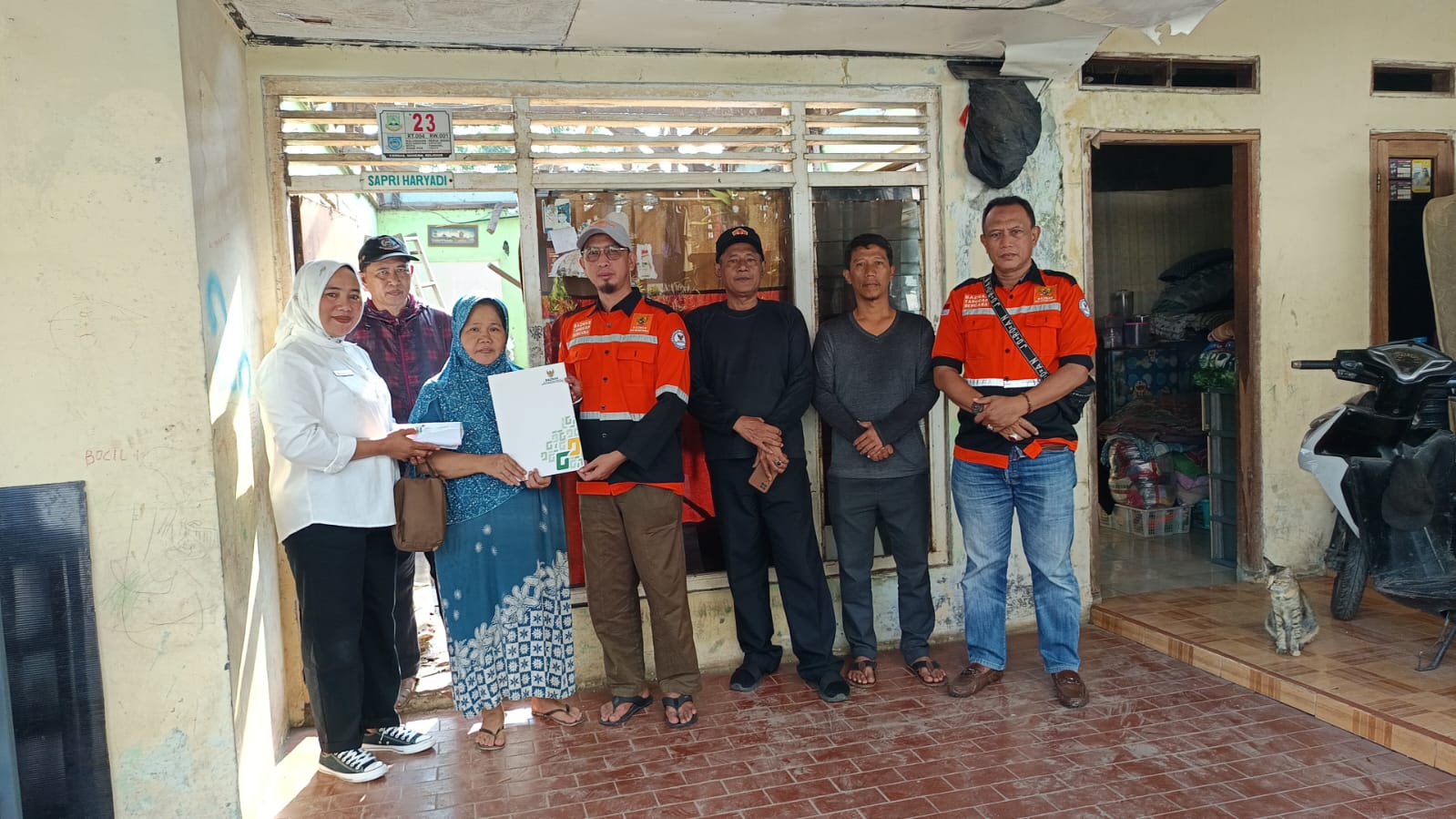 Bantuan Rehab Rumah Layak Huni untuk Ibu Hamidah Warga Serua Indah