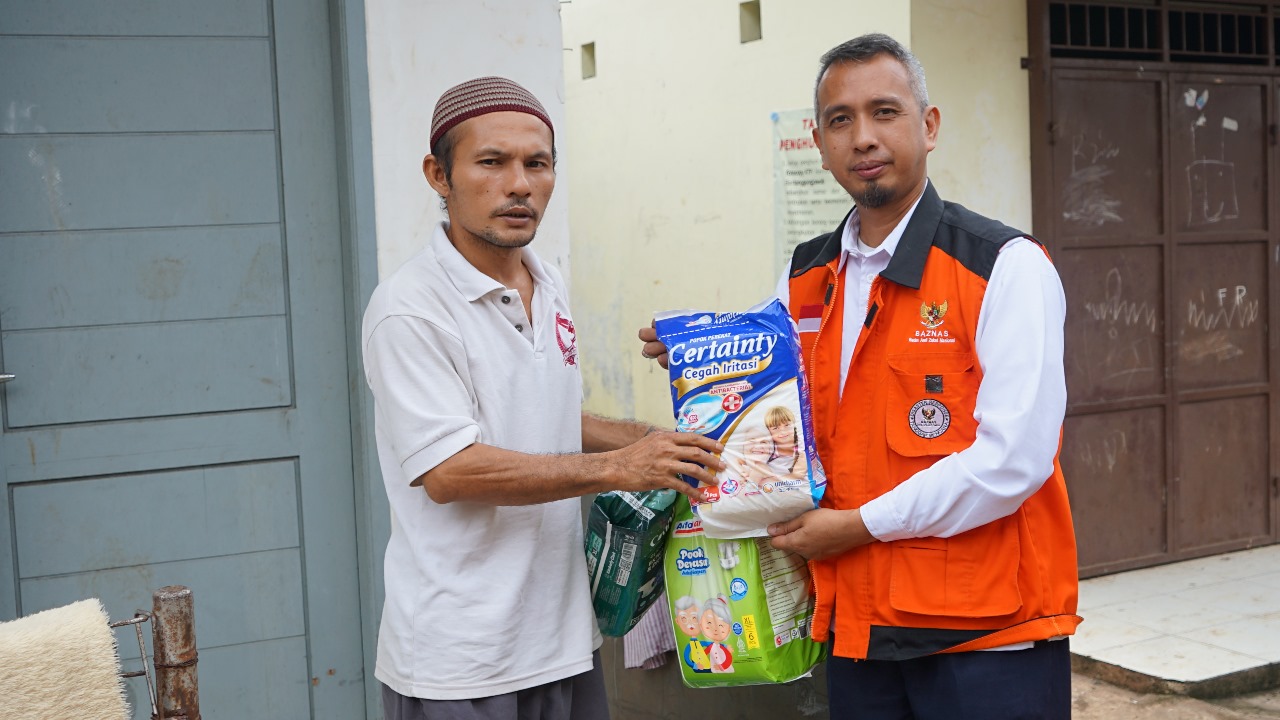 Bantuan Kesehatan Untuk Keluarga Bapak Romli Warga Kelurahan Rawa Buntu yang Terbebani Penyakit Komplikasi